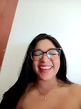 Snapshot of -VICKKY chatting on 10/16/25, 01:50 -VICKKY online show from 10/16/25, 01:50