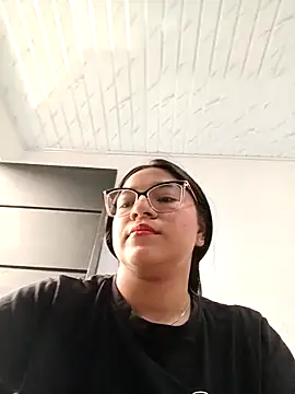 Snapshot of -VICKKY chatting on 10/28/25, 01:14 -VICKKY online show from 10/28/25, 01:14