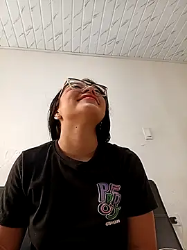 Snapshot of -VICKKY chatting on 11/01/25, 02:41 -VICKKY online show from 11/01/25, 02:41