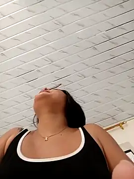 Snapshot of -VICKKY chatting on 11/03/25, 02:07 -VICKKY online show from 11/03/25, 02:07