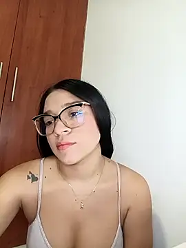 Snapshot of -VICKKY chatting on 11/08/25, 02:01 -VICKKY online show from 11/08/25, 02:01