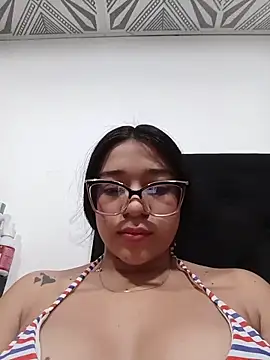 Snapshot of -VICKKY chatting on 11/12/25, 08:08 -VICKKY online show from 11/12/25, 08:08