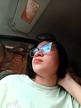 Snapshot of -VICKKY chatting on 11/14/25, 02:05 -VICKKY online show from 11/14/25, 02:05