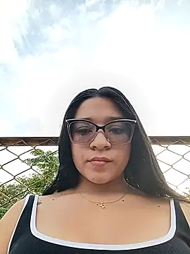 Snapshot of -VICKKY chatting on 11/23/25, 09:25 -VICKKY online show from 11/23/25, 09:25