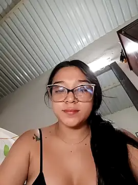 Snapshot of -VICKKY chatting on 11/28/25, 03:53 -VICKKY online show from 11/28/25, 03:53