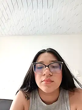 -VICKKY online show from 12/17/25, 01:39