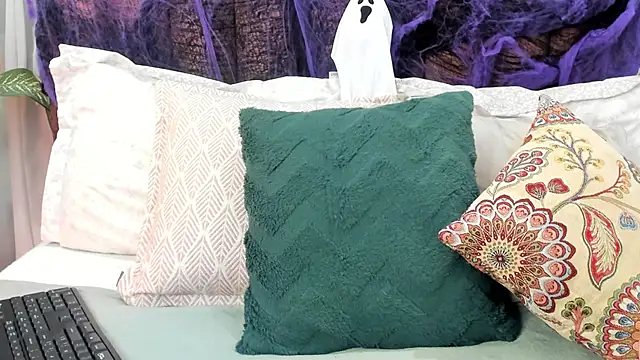 tiffany becker online show from 10/30/25, 11:55