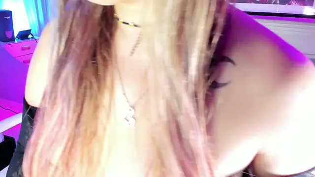 tiffany becker online show from 07/04/26, 01:06