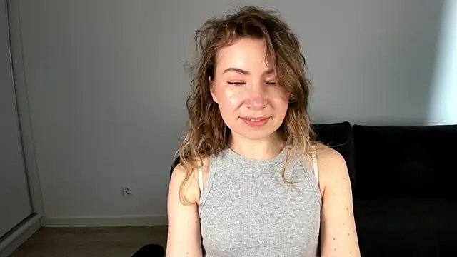 Mia Tasty online show from 04/12/26, 01:27