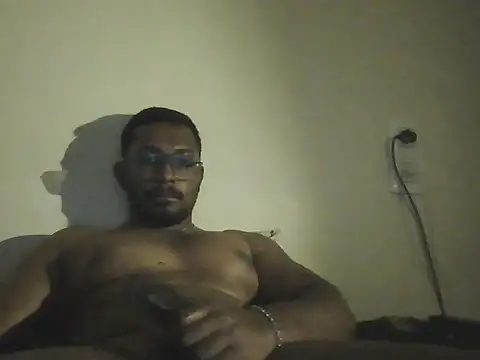 Snapshot of chennaibull101 chatting on 02/18/26, 01:40 chennaibull101 online show from 02/18/26, 01:40