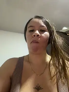 Emiily lee online show from 11/30/25, 04:44