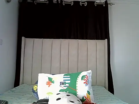 Snapshot of pretty_hearty chatting on 11/23/25, 08:41 pretty hearty online show from 11/23/25, 08:41