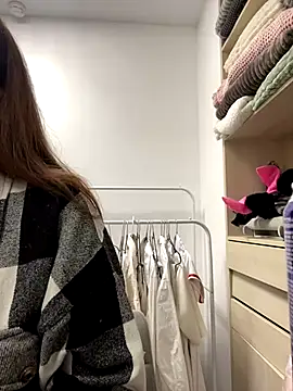 AnaWest online show from 09/14/25, 06:01