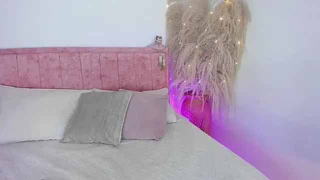 Snapshot of Sofiawilson_ chatting on 10/02/25, 01:07 Sofiawilson online show from 10/02/25, 01:07