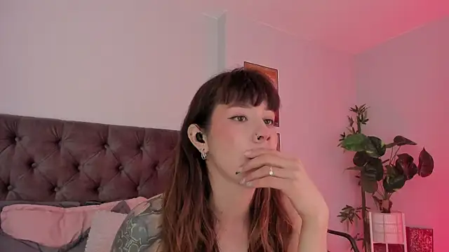 Snapshot of iriiina_veneno chatting on 02/02/25, 04:00 iriiina veneno online show from 02/02/25, 04:00