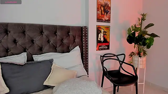 Snapshot of iriiina_veneno chatting on 02/26/25, 10:42 iriiina veneno online show from 02/26/25, 10:42