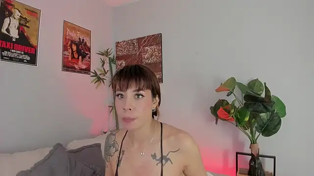 Snapshot of iriiina_veneno chatting on 10/04/25, 10:19 iriiina veneno online show from 10/04/25, 10:19