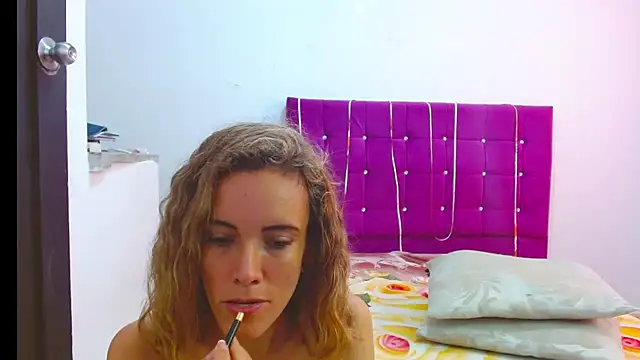 Snapshot of chantalsemenova1 chatting on 03/18/25, 02:48 chantalsemenova1 online show from 03/18/25, 02:48