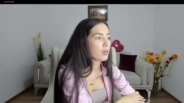 Snapshot of Emmapmg chatting on 03/04/25, 12:33 Emmapmg online show from 03/04/25, 12:33