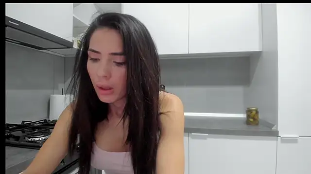 Snapshot of Emmapmg chatting on 11/17/25, 10:26 Emmapmg online show from 11/17/25, 10:26