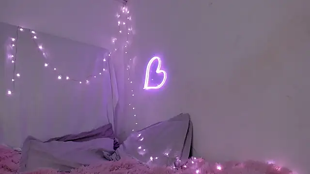 Snapshot of BonnieCute_ chatting on 12/28/24, 12:03 BonnieCute online show from 12/28/24, 12:03