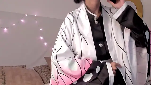 Snapshot of BonnieCute_ chatting on 12/29/24, 12:12 BonnieCute online show from 12/29/24, 12:12