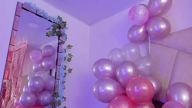 Snapshot of BonnieCute_ chatting on 03/09/25, 02:43 BonnieCute online show from 03/09/25, 02:43