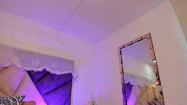 Snapshot of BonnieCute_ chatting on 10/07/25, 12:02 BonnieCute online show from 10/07/25, 12:02