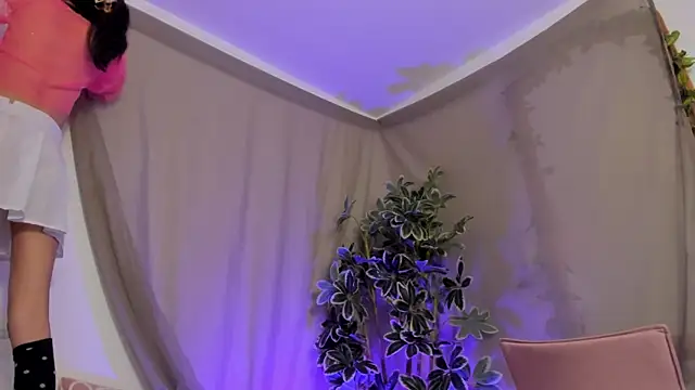 Snapshot of BonnieCute_ chatting on 10/10/25, 11:48 BonnieCute online show from 10/10/25, 11:48