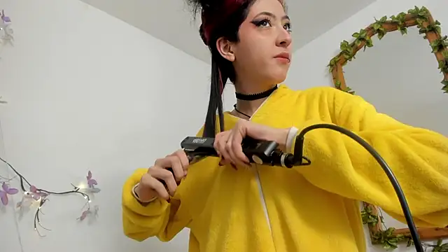 Snapshot of BonnieCute_ chatting on 10/14/25, 12:00 BonnieCute online show from 10/14/25, 12:00