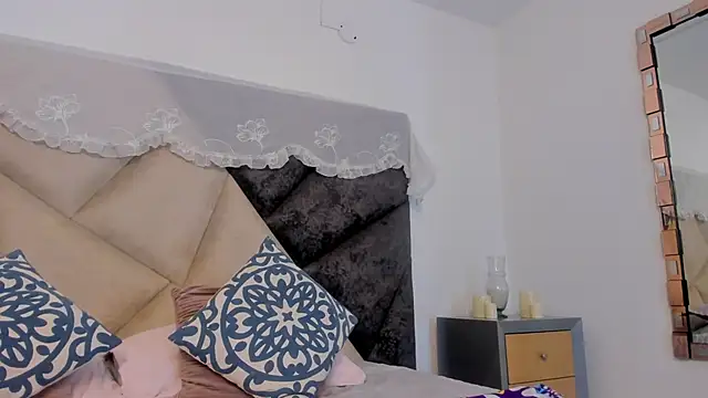 Snapshot of BonnieCute_ chatting on 10/28/25, 12:25 BonnieCute online show from 10/28/25, 12:25