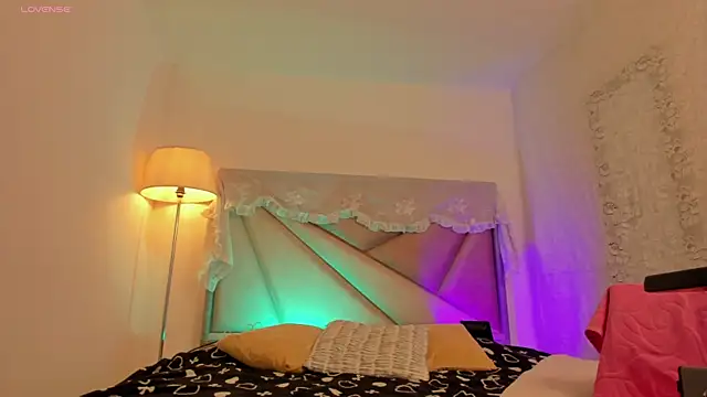 Snapshot of BonnieCute_ chatting on 06/28/26, 02:06 BonnieCute online show from 06/28/26, 02:06