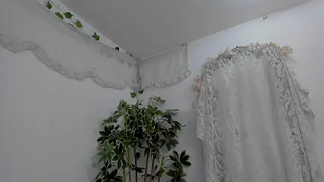 Snapshot of BonnieCute_ chatting on 07/10/26, 12:37 BonnieCute online show from 07/10/26, 12:37