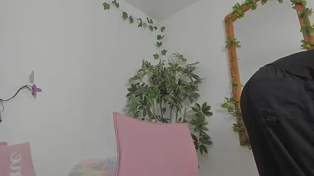 Snapshot of BonnieCute_ chatting on 07/13/26, 12:13 BonnieCute online show from 07/13/26, 12:13