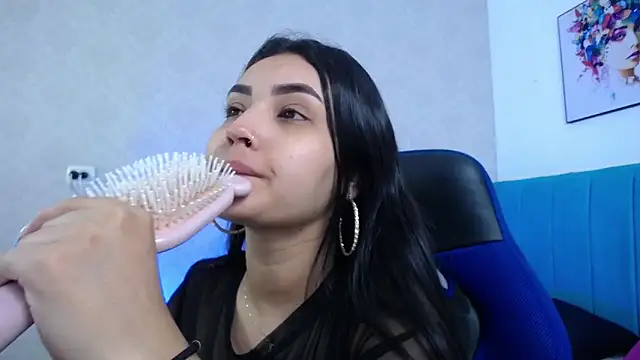 Snapshot of antonella_sweetlittle chatting on 11/21/25, 12:15 antonella sweetlittle online show from 11/21/25, 12:15