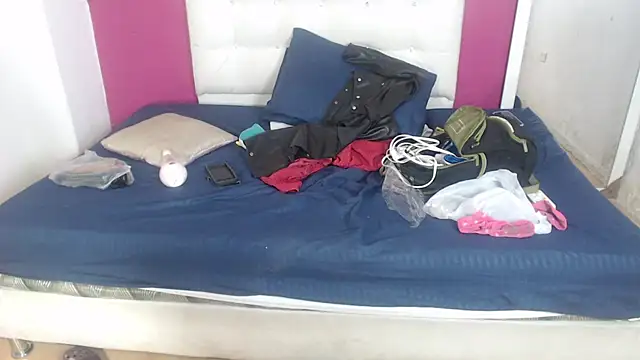 Snapshot of nextdoor_fantasy1 chatting on 12/04/25, 03:27 nextdoor fantasy1 online show from 12/04/25, 03:27