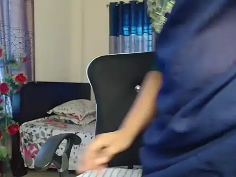 Snapshot of Unlucky-flowers chatting on 11/04/25, 09:52 Unlucky-flowers online show from 11/04/25, 09:52