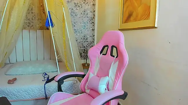 agatha rusell  online show from 02/06/25, 03:59