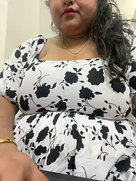 smile pretty online show from 02/20/25, 06:46