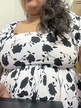 smile pretty online show from 02/20/25, 09:53