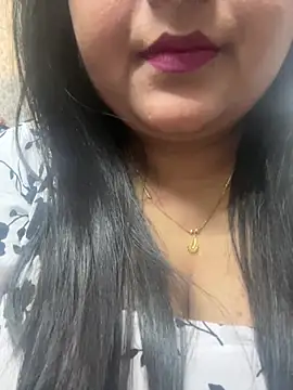 smile pretty online show from 02/28/25, 04:54