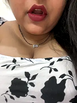 smile pretty online show from 10/16/25, 06:42