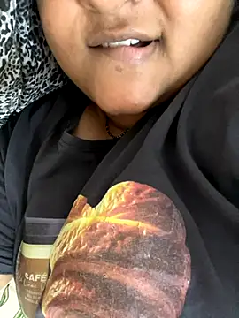 smile pretty online show from 10/29/25, 05:58