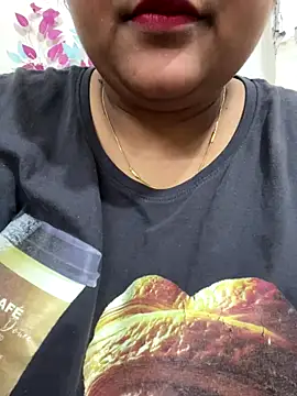 smile pretty online show from 12/03/25, 07:23