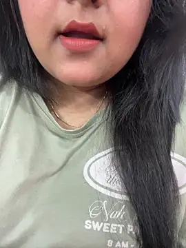 smile pretty online show from 02/02/26, 04:17