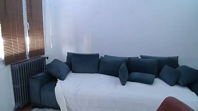 Lynylou online show from 12/13/24, 10:41