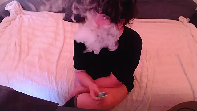 Lynylou online show from 12/18/24, 01:02