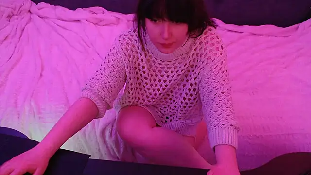 Lynylou online show from 12/22/24, 09:42