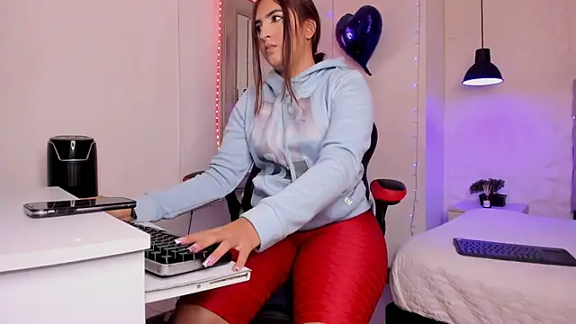 angel hardy dl online show from 02/07/25, 12:17