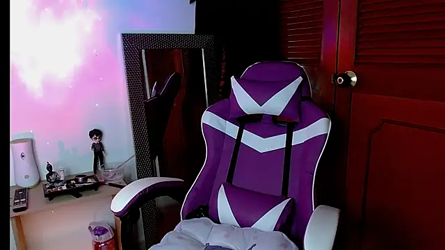 Snapshot of kendallsweet7 chatting on 03/17/25, 01:03 kendallsweet7 online show from 03/17/25, 01:03